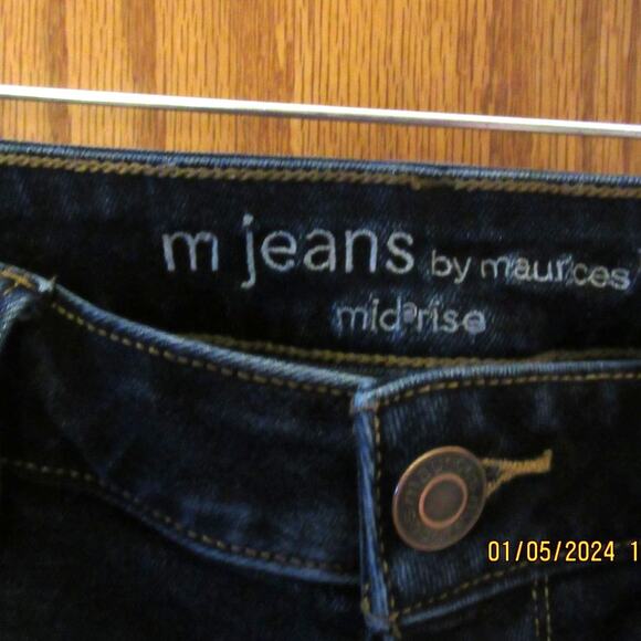 Flattering Mid-Rise Jeans – M Brand, Small Short Size - Picture 2 of 4